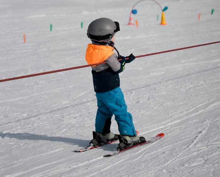 Podmienky lyžovania v Taliansku sa pre maloletých sprísnili. Na lyže už len s prilbou.